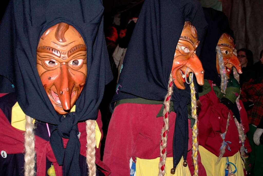 Buntes Spektakel in sternenklarer Nacht: Durch die Hger Festmeile rollte der Jubilums-Nachtumzug