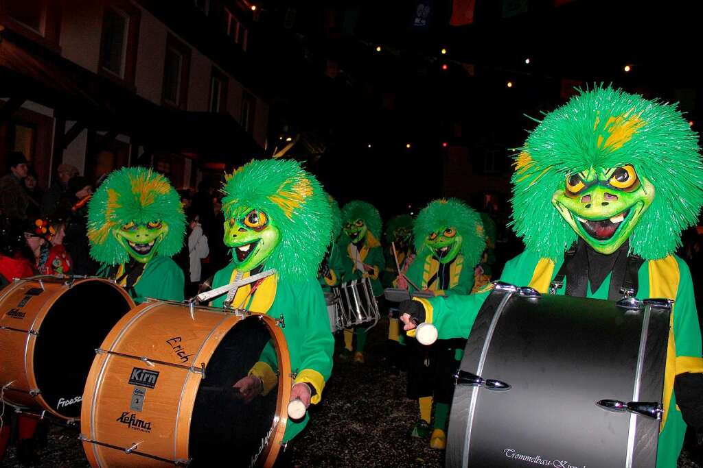 Buntes Spektakel in sternenklarer Nacht: Durch die Hger Festmeile rollte der Jubilums-Nachtumzug