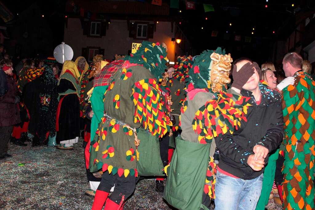 Buntes Spektakel in sternenklarer Nacht: Durch die Hger Festmeile rollte der Jubilums-Nachtumzug