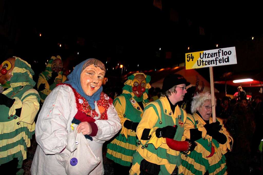 Buntes Spektakel in sternenklarer Nacht: Durch die Hger Festmeile rollte der Jubilums-Nachtumzug