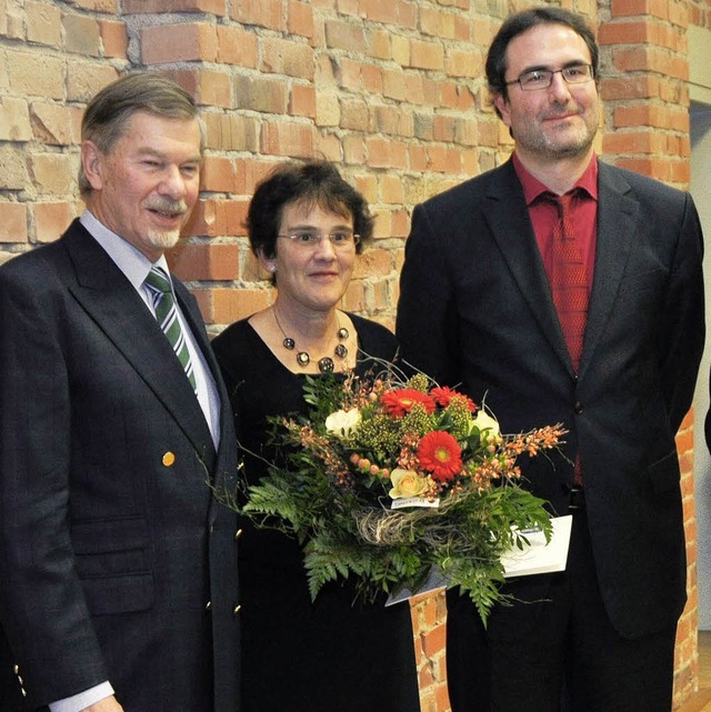 Ehrungen: Gerd Babucke(links) gehrt d...ister Walter Laub an Gustav Danzeisen.  | Foto: Julius Wilhelm Steckmeister