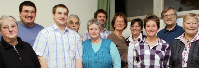 Brigitte Frommherz, Torsten Bche, Ach...sela Weber wandern in Wallbach vorweg.  | Foto: jrn kerckhoff