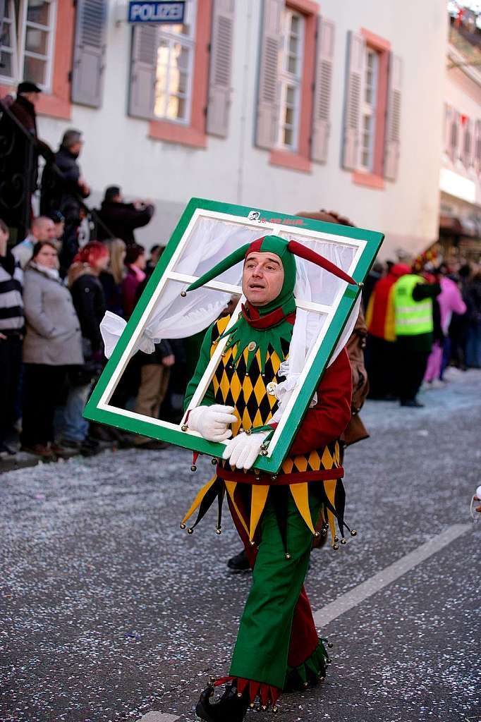 Bunter Festumzug: 15.000 Hstrger ehren den Verband Oberrheinischer Narrenznfte.