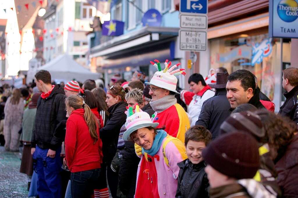 Bunter Festumzug: 15.000 Hstrger ehren den Verband Oberrheinischer Narrenznfte.