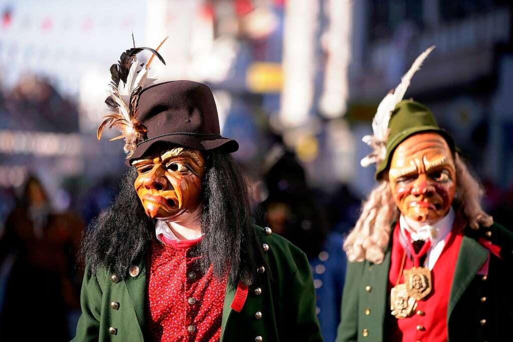 Bunter Festumzug: 15.000 Hstrger ehren den Verband Oberrheinischer Narrenznfte.