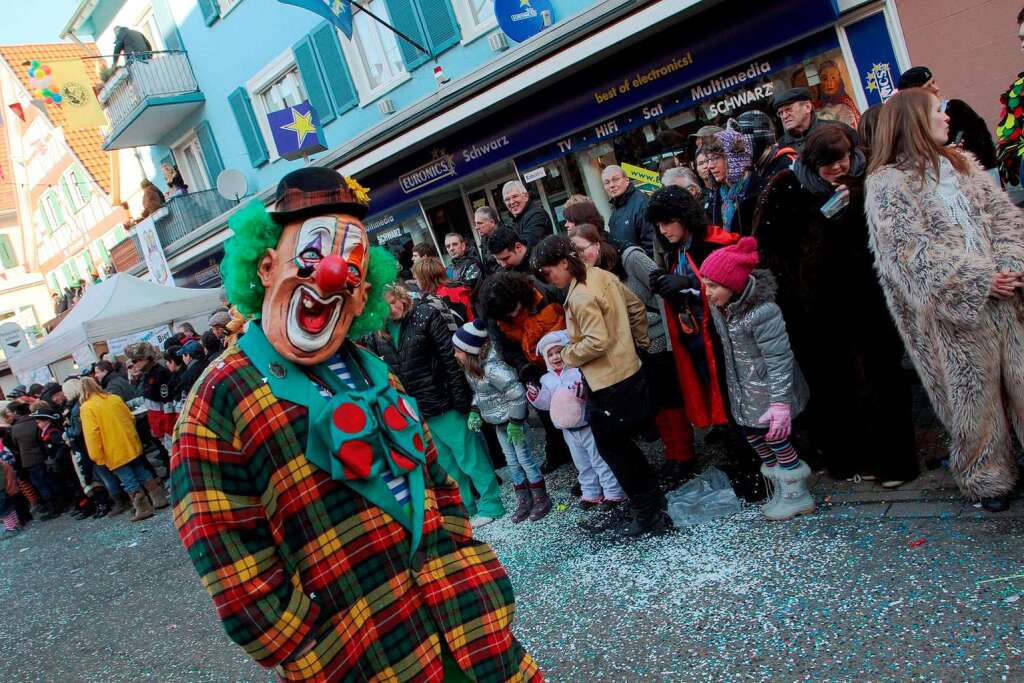 Bunter Festumzug: 15.000 Hstrger ehren den Verband Oberrheinischer Narrenznfte.