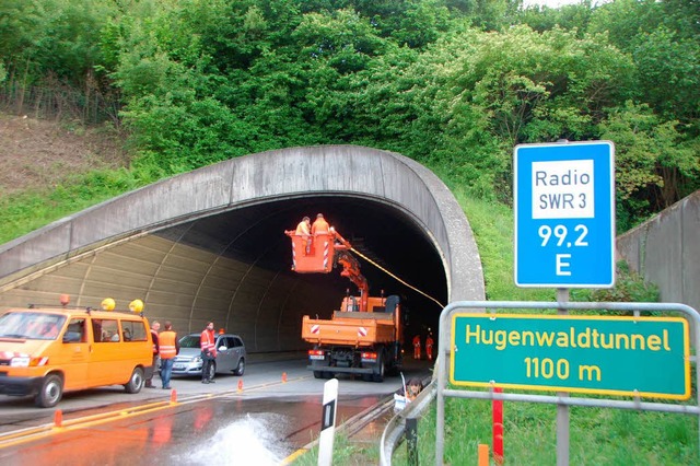 Zur Zeit wird neben dem Hugenwaldtunne...ut, danach wird die Fahrrhre saniert.  | Foto: Silvia Timm