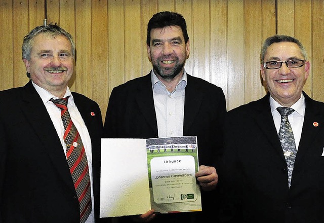 Gerd Schssele (links) und Josef Schou...uszeichnung fr Johannes Himmelsbach.   | Foto: Axel Fleig