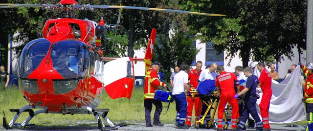 Ein Hubschrauber brachte das Unfallopfer in die Klinik.   | Foto: Lauber