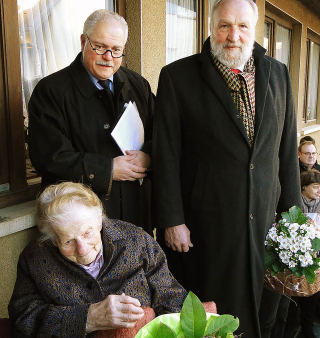 Auch Brgermeister Gabriel Schweizer (...  Messerschmidt  zum 100. Geburtstag .  | Foto: ines sssle