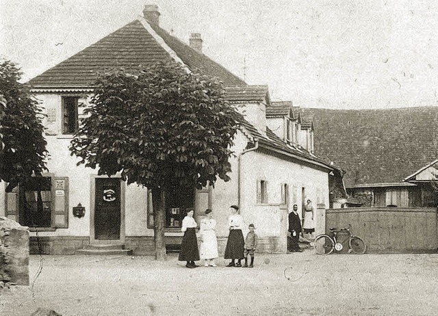 Schon in den 20er Jahren des vergangen...die Gndlinger in ihrem Dorfladen ein.  | Foto: privat