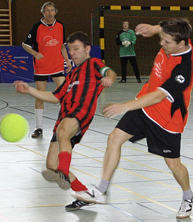 Die Kicker aus flingen und Wallbach (...Lebenshilfe Lrrach geschlagen geben.   | Foto: J. Kerckhoff