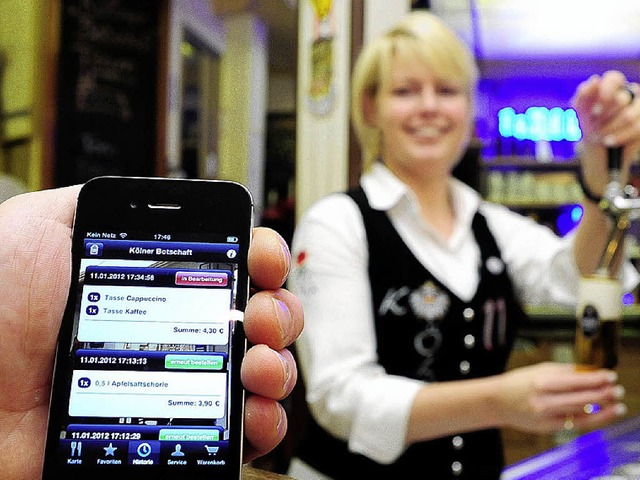 Bestellen per Smartphone &#8211; mit e... Ob das den Service wirklich so freut?  | Foto: Thomas Kunz