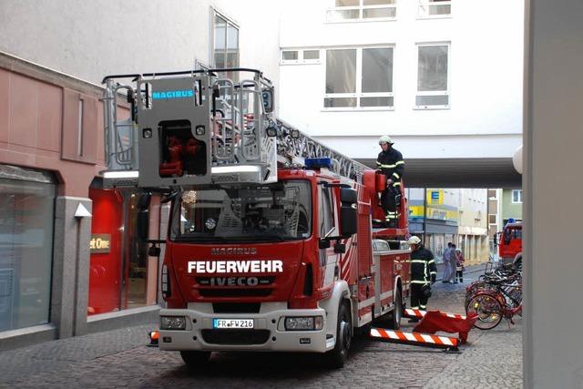 Brennendes Isoliermaterial lst Groeinsatz am Kartoffelmarkt aus