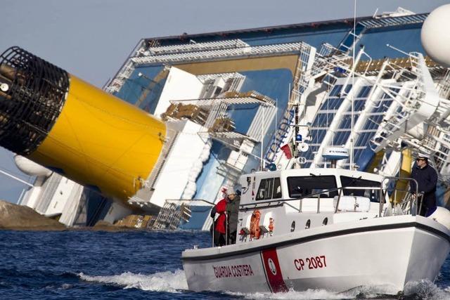 Fotos: Rettungsarbeiten an und in der Costa Concordia