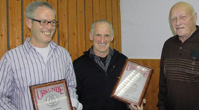 Geehrt hat der Mnnergesangverein (von... (25 Jahre) und Karl Muser (60 Jahre).  | Foto: Grttinger