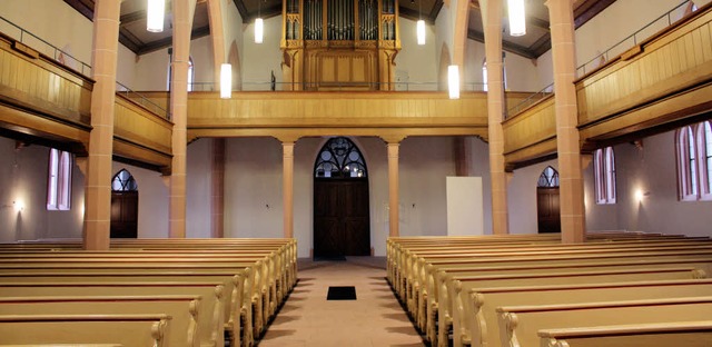 Hell und freundlich erstrahlt das  ren...Bnke und die Orgel wurden renoviert.   | Foto: christa rinklin