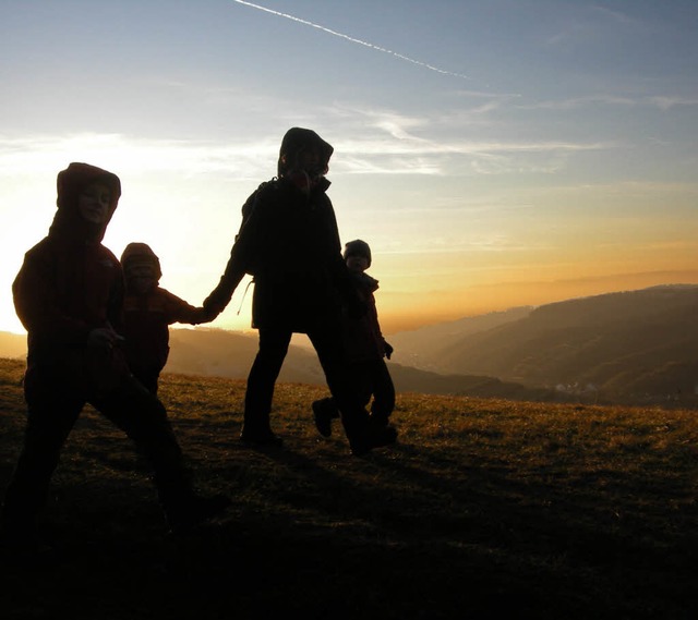 Durchgefroren, aber glcklich: Sonnenuntergang ber dem Kaiserstuhl  | Foto: Anselm Buhoff