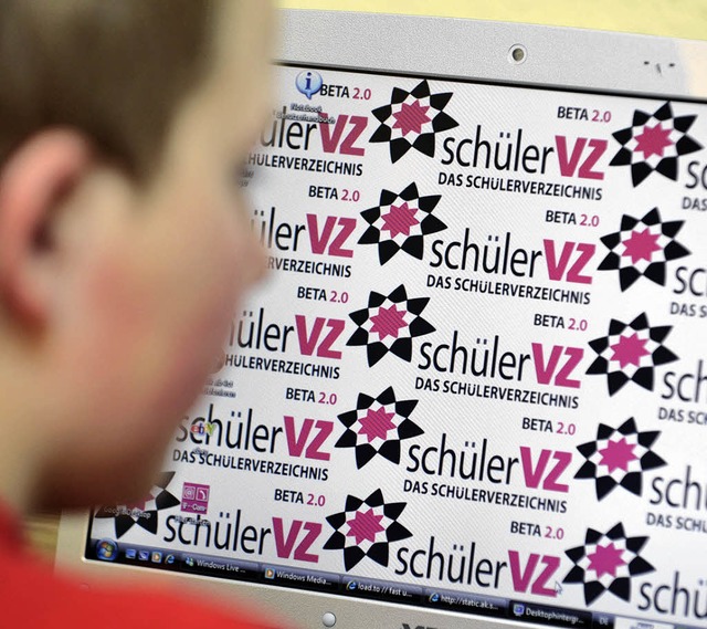 Welche Rolle spielen neue Medien in de...gramm der VHS Nrdlicher Kaiserstuhl.   | Foto: DPA