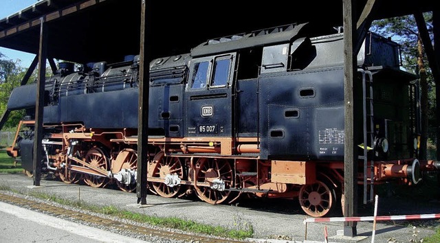 Die einzige noch erhaltene Lok der Bau...teht im Bahnbetriebswerk in Freiburg.   | Foto: Privat