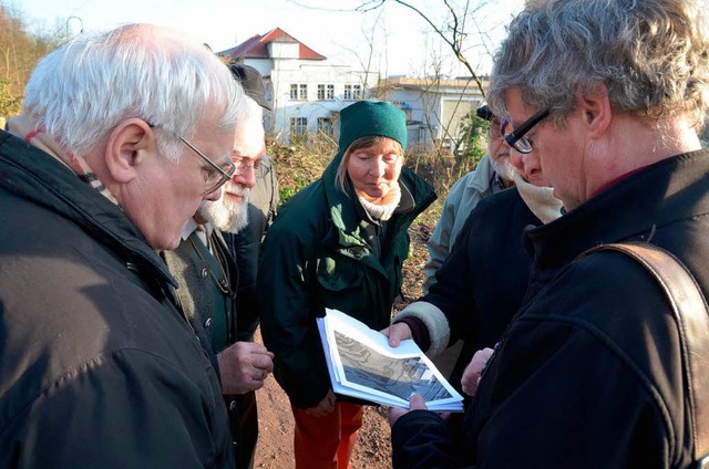 Vertreter der Naturschutzverbnde mit ...des Landratsamtes beim Vorort-Termin.   | Foto: Walser