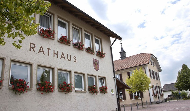 Das Rathaus in Harpolingen soll zu ein...n &#8211; im &#8222;Rathauscaf&#8220;  | Foto: Archivfoto: Yvonne Weik