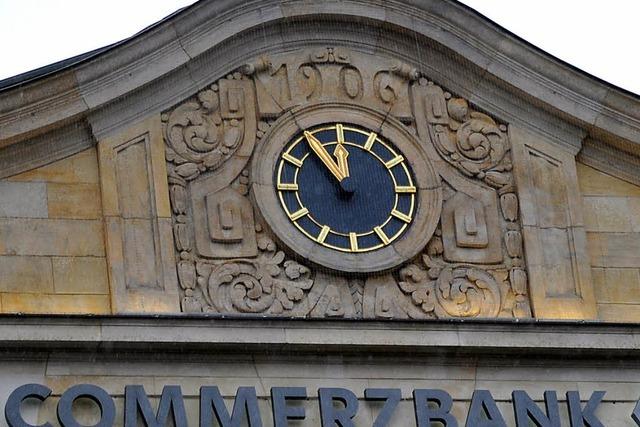 Commerzbank stopft Finanzloch selbst