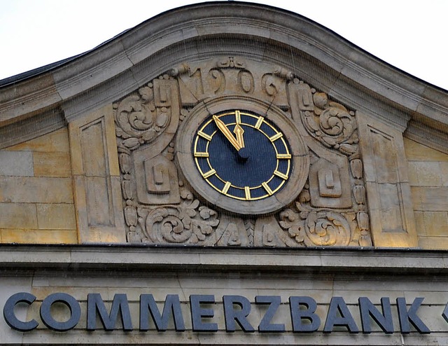 Gerade rechtzeitig bringt die Commerzbank das ntige Kapital auf.  | Foto: dpa