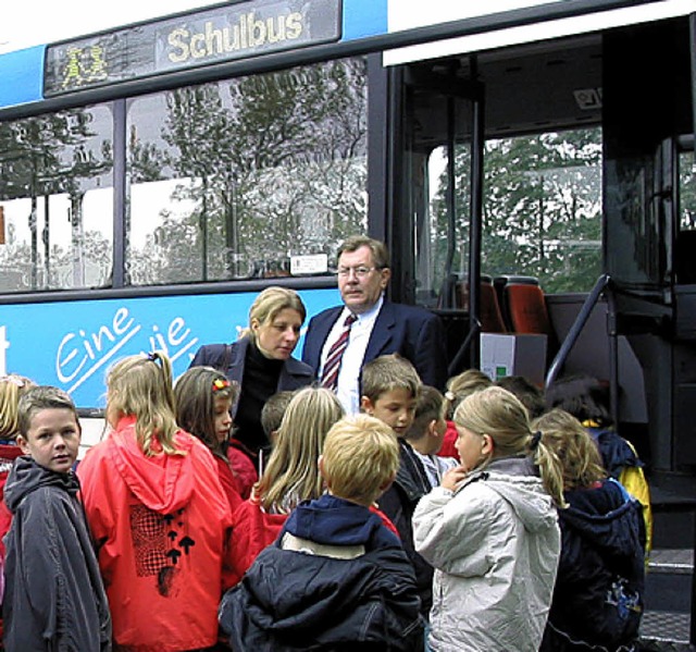 Mit dem Bus in die Schule &#8211; fr ...r Kinder ist das nicht immer mglich.   | Foto: SWEG