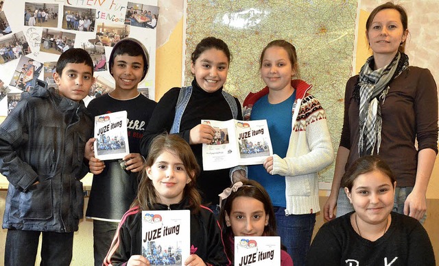 Die Kinder vom Jugendzentrum produzierten zum ersten Mal ihre eigene Zeitung.   | Foto: Erismann