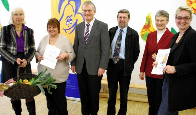 Beki-Auszeichnung: OB Gudrun Heute-Blu...zmair und Angelika Mauch (von links).   | Foto: Bild: Thomas Loisl Mink