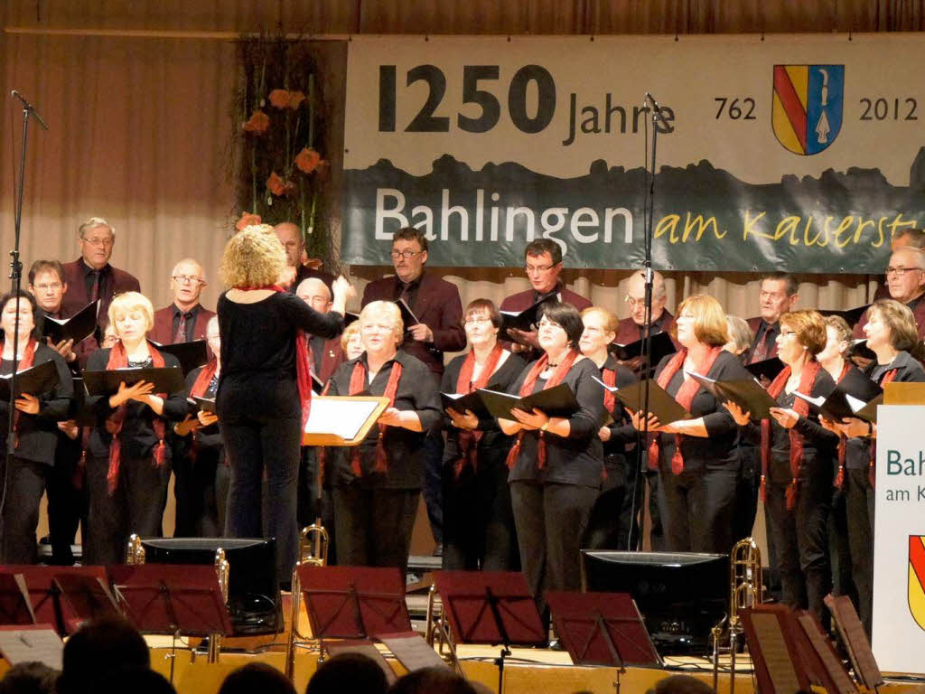 Festbankett fr 1250 Jahre Bahlingen: der Gesangverein  Kaiserstuhl in Aktion.