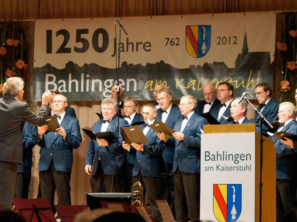 Festbankett fr 1250 Jahre Bahlingen: der Mnnergesangverein Silberbrunnen-Eintracht.