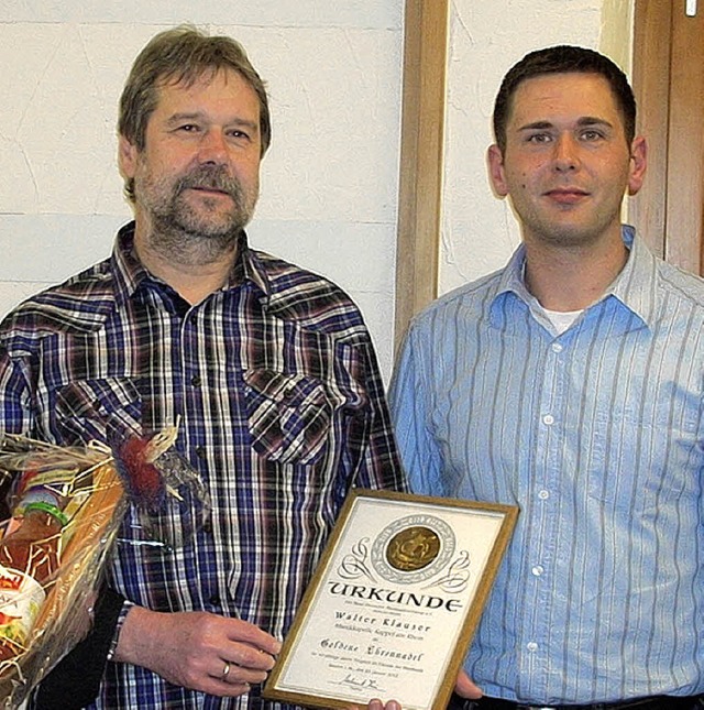 Der geehrte Walter Klauser (links) mit dem Vorsitzenden Thomas Schaefers.   | Foto: I. Br