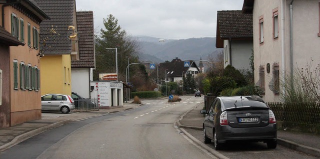Die Gemeinde Ehrenkirchen will die Gehwege in der Niederdorfstrae sanieren.   | Foto: Silvia Faller