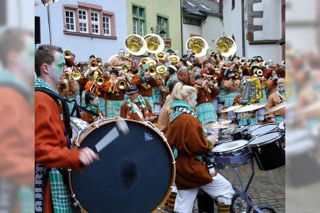 Schrge Tne von Gespenstern und Polizisten