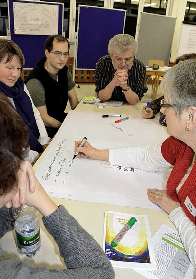 In Gruppen wurde diskutiert.  | Foto: Weber-Kroker