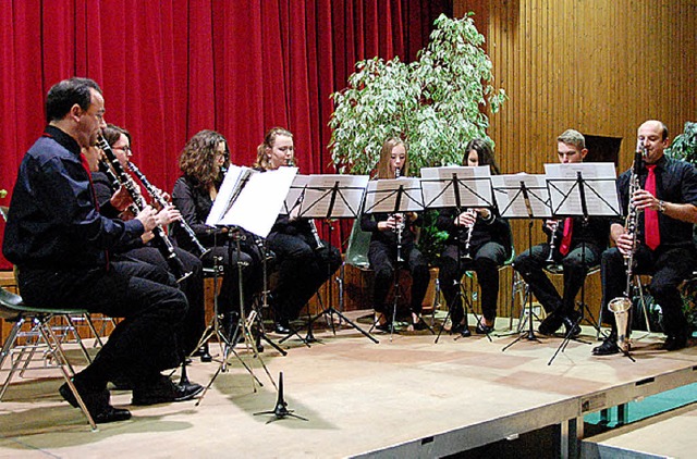 Fr den musikalischen Rahmen sorgte be...enensemble des Musikvereins Egringen.   | Foto: Langelott