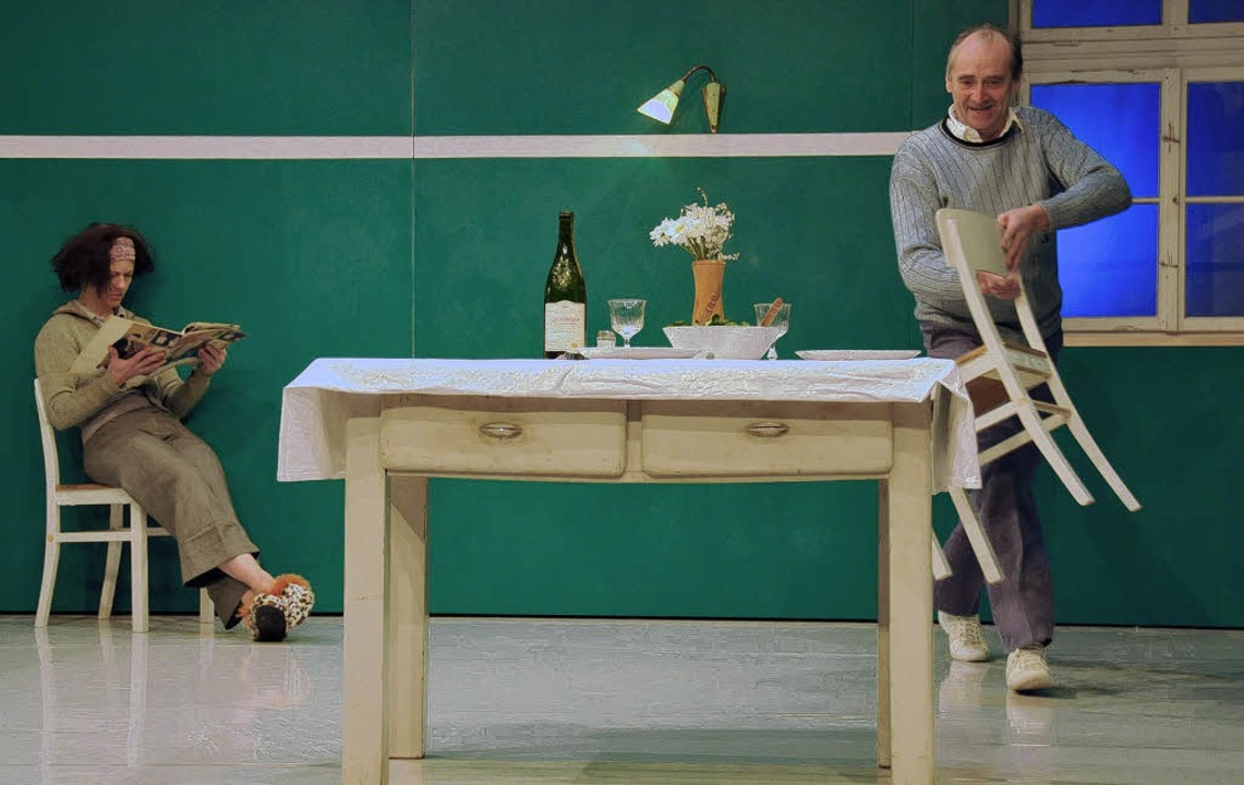 Bald kippt die alltgliche Verrichtung...ten Trustaedt-Kmmel und Heinzl Spagl   | Foto: Theater