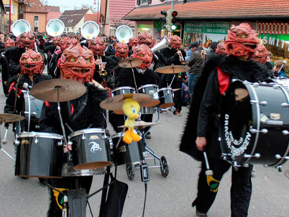 Aus der Schweiz: Die Guggemusik der Drach Brunn Chrchzer aus Thayngen  | Foto: Mario Schneberg