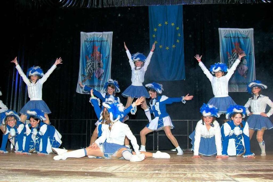 Garde der Amolterer Schträuhschöäh-Waddler (Foto: Ute Schöler) Garde der Amolterer Schträuhschöäh-Waddler (Foto: Ute Schöler)