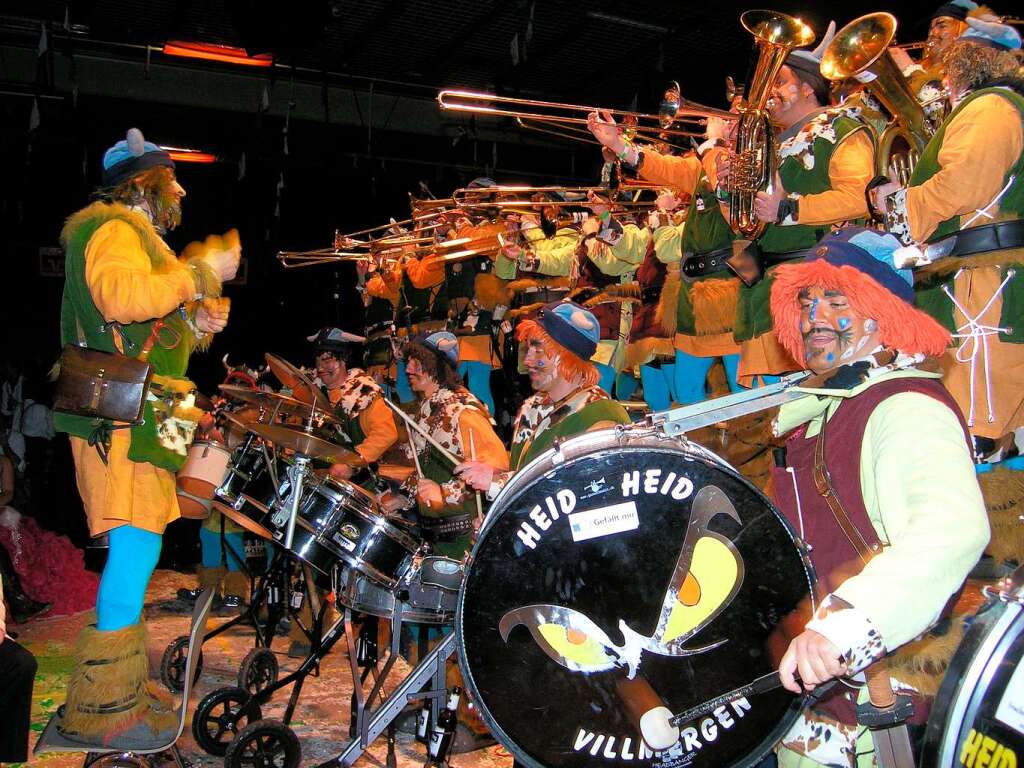 Guggenmusik Fasnachtsgesellschaft Heid-Heid aus Villmergen, Schweiz mit rund 50 Musikern Guggenmusik Fasnachtsgesellschaft Heid-Heid aus Villmergen, Schweiz mit rund 50 Musikern