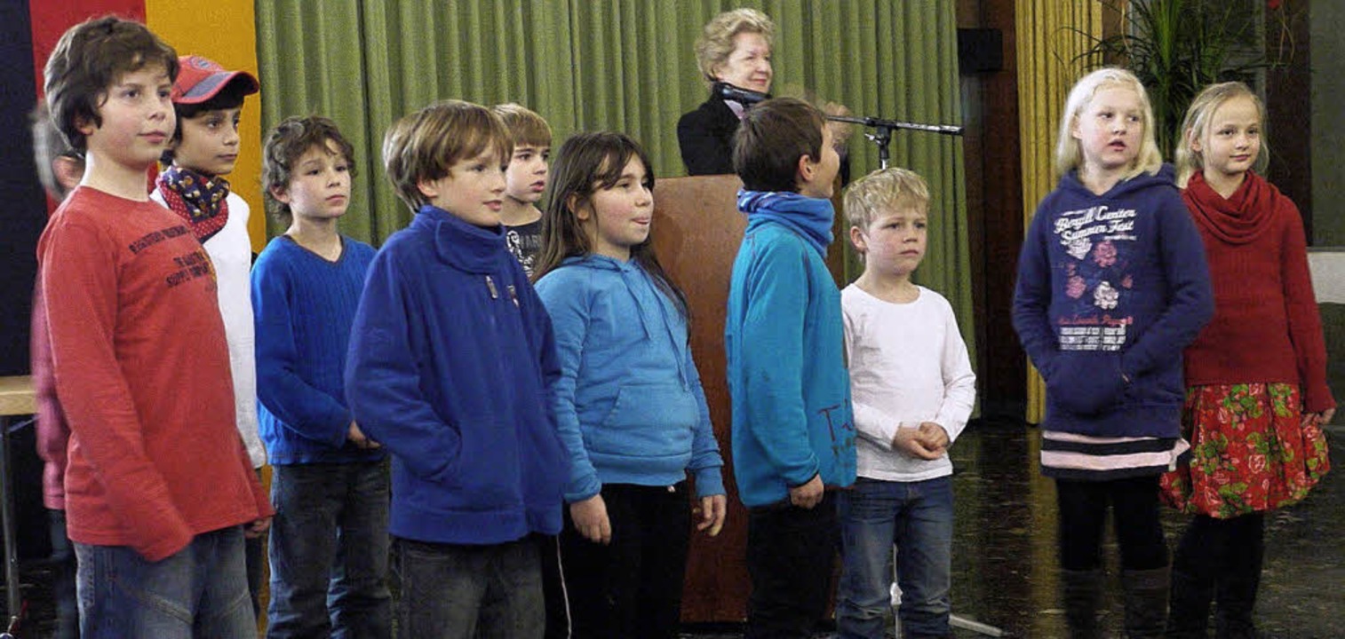 Kinder der Kastelbergschule sangen und spielten beim Neujahrsempfang des CFA.   | Foto:  Eberhard Weiß