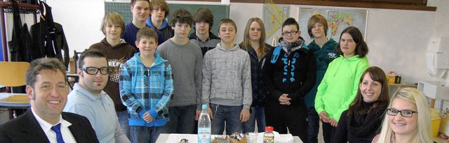 Nach getaner Arbeit stellten sich die ...ksbank Hochrhein, zum Gruppenfoto auf.  | Foto: eb