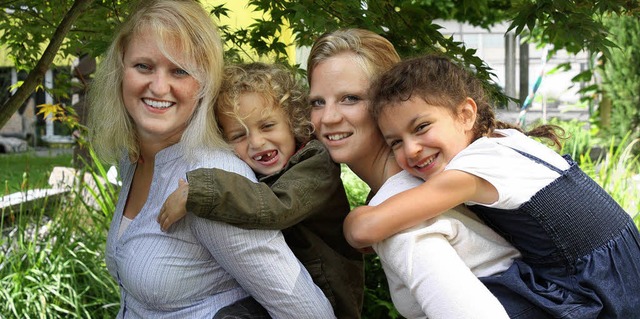 Sarah Steiner und Friederike Meier mit ihren Kindern.   | Foto: ZVG