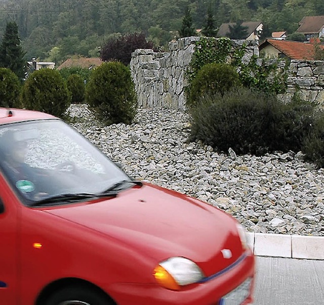 Die Bruchsteinmauern im Krelsel bei de...lten als risikotrchtig bei Unfllen.   | Foto: Gerigk