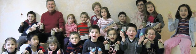 Norbert Adam, Giesela Rter und  Gabi ...ergabe im Kindergarten St. Elisabeth.   | Foto: PRIVAT