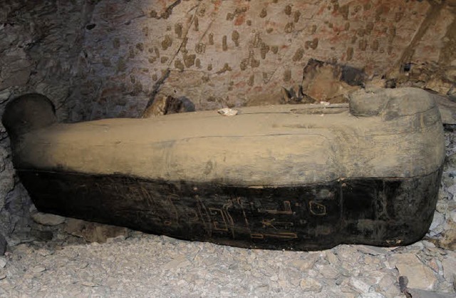 In dem unberhrten Grab fanden die Bas...mie einer Frau namens Nehemes-Bastet.   | Foto: Universitt Basel