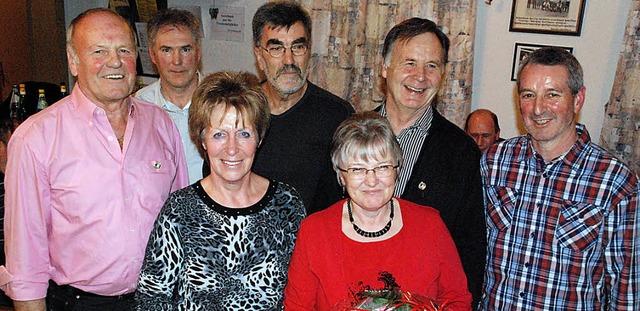 Ehrungen gab es  beim Turnverein Wiech...ar Schmidt (seit 27 Jahren Turnwart).   | Foto: Maja Tolsdorf