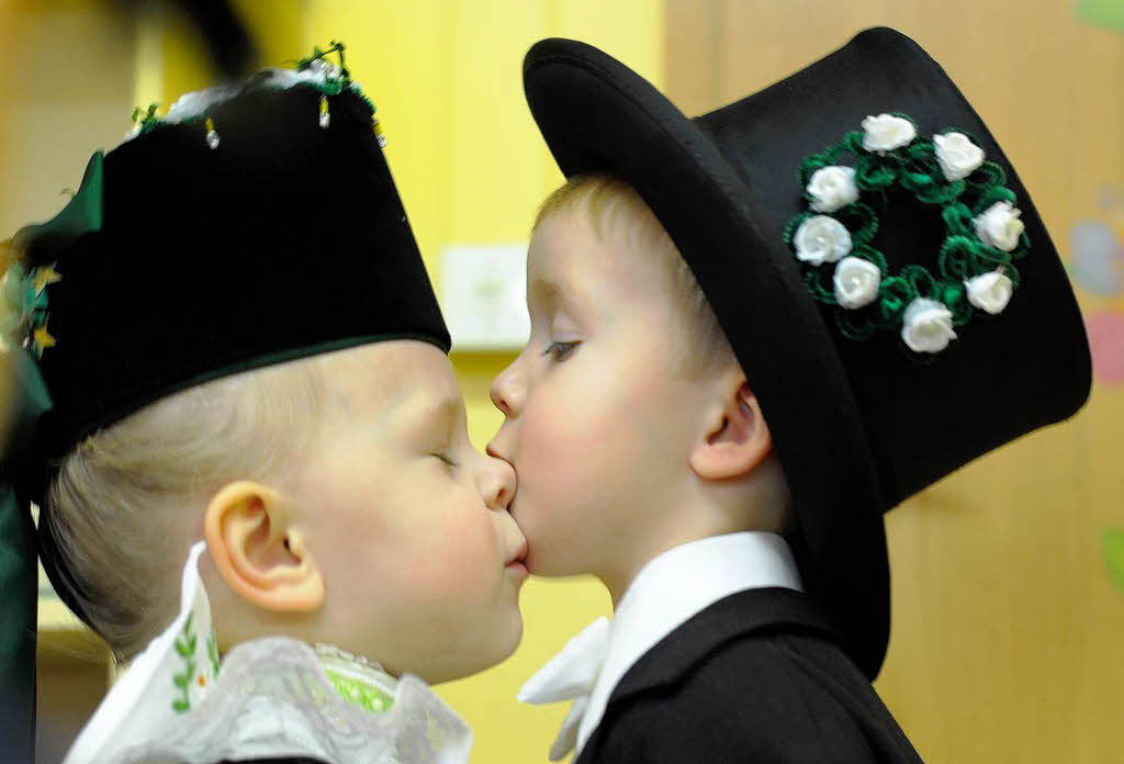 Brauchtum: Sorbische Vogelhochzeit im Kindergarten von Crostwitz bei Bautzen. Brauchtum: Sorbische Vogelhochzeit im Kindergarten von Crostwitz bei Bautzen.